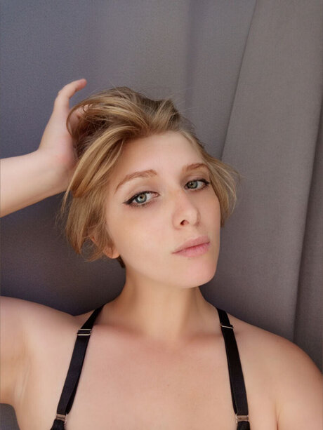 Foto di nudo di fuga di OnlyFans di         
