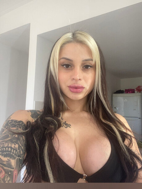 Foto di nudo di fuga di OnlyFans di Xenia