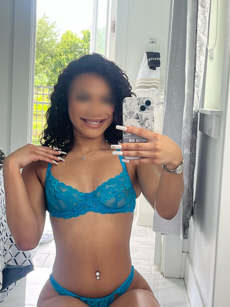 Foto di nudo di fuga di OnlyFans di Naomi 