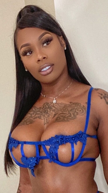Foto di nudo di fuga di OnlyFans di Pocaa