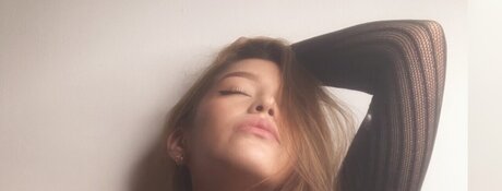 Foto di nudo di fuga di OnlyFans di Az