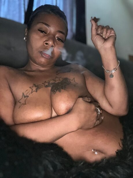 Foto di nudo di fuga di OnlyFans di Honeycoated Pyro
