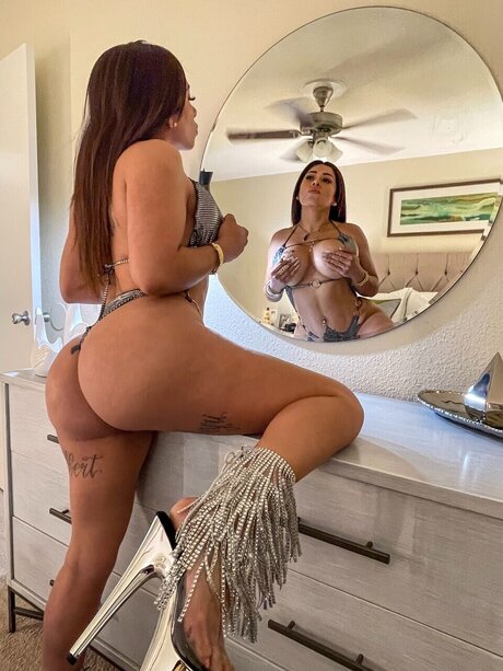 Foto di nudo di fuga di OnlyFans di Golden Diamond