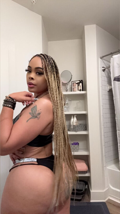 Foto di nudo di fuga di OnlyFans di Pretty