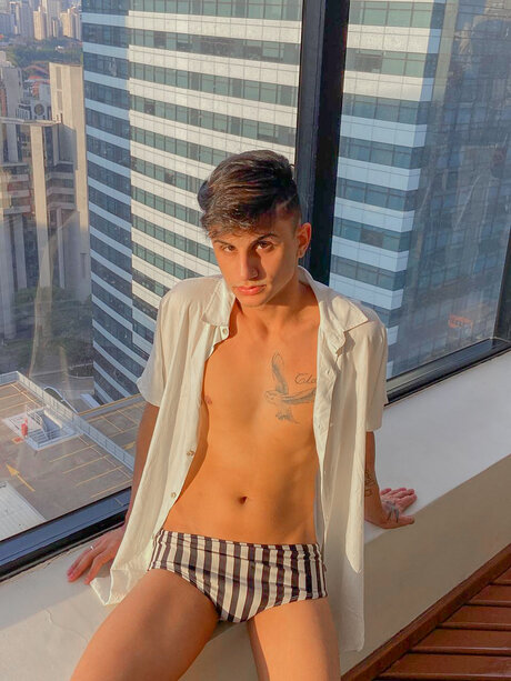 Foto di nudo di fuga di OnlyFans di Enzo Valentim