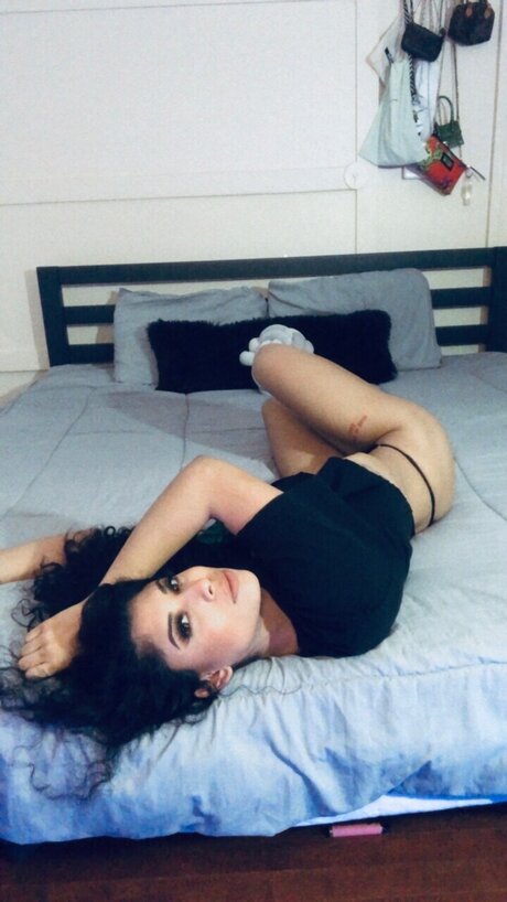 Foto di nudo di fuga di OnlyFans di Henny