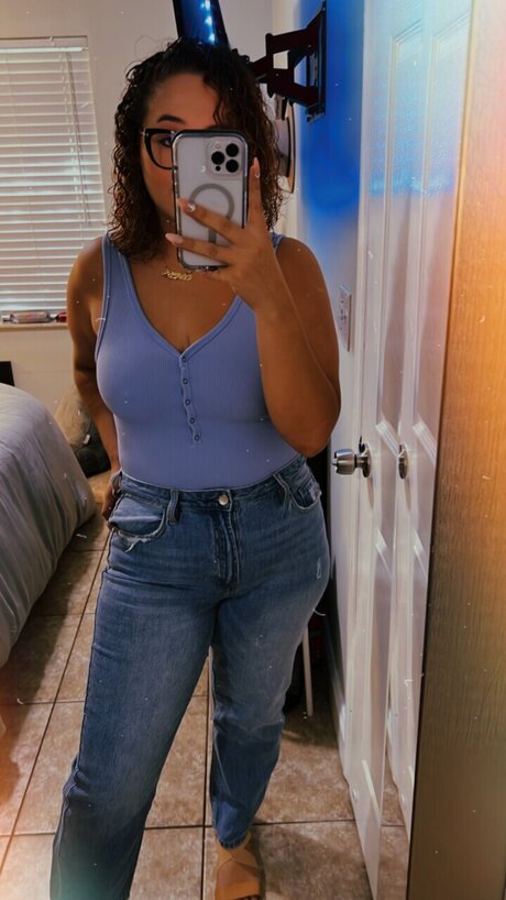 Foto di nudo di fuga di OnlyFans di Hotmom