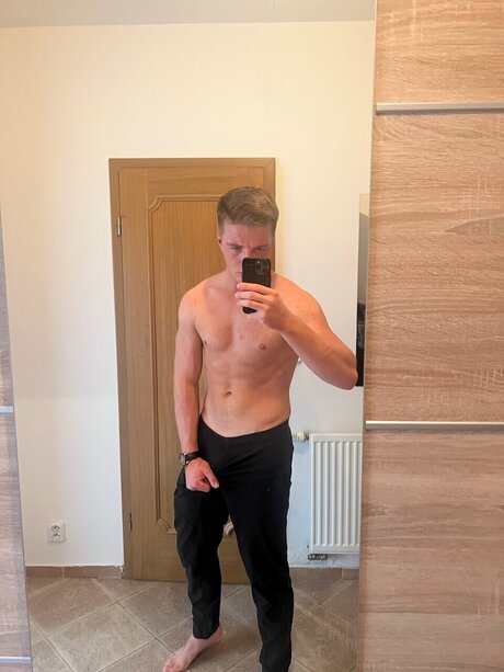 Foto di nudo di fuga di OnlyFans di Tuckerell