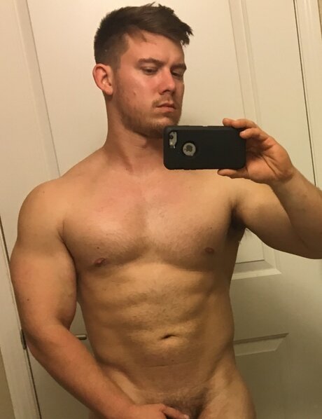 Foto di nudo di fuga di OnlyFans di Rockharddilf