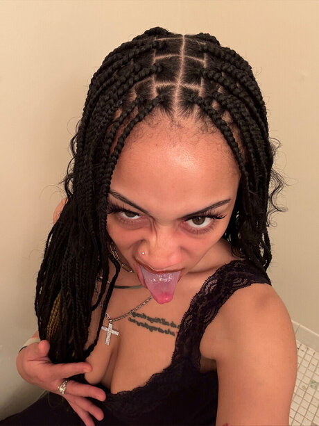 Foto di nudo di fuga di OnlyFans di Herb Bae 