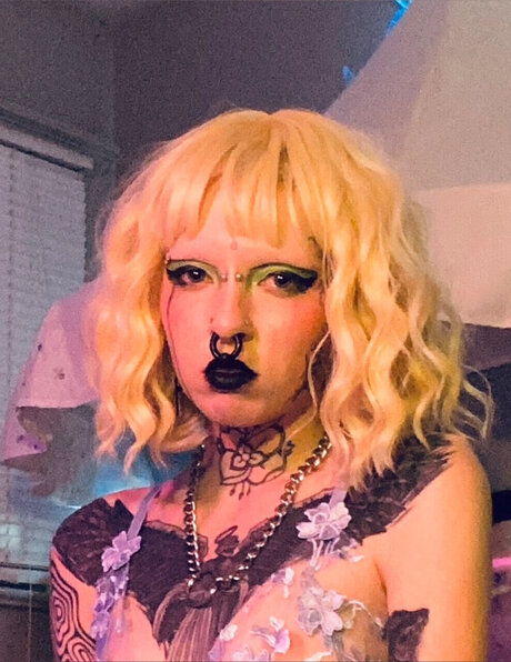 Foto di nudo di fuga di OnlyFans di Violet