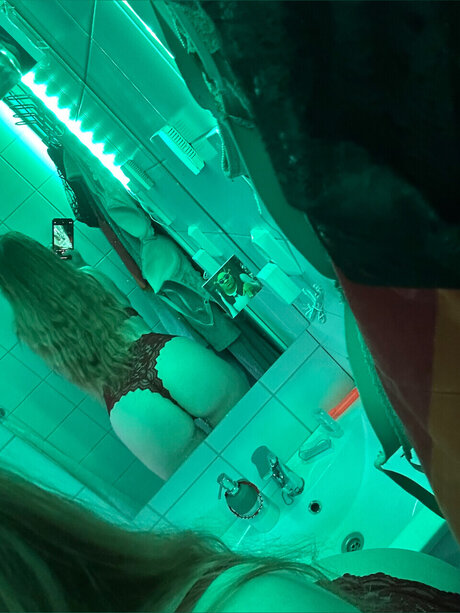 Foto di nudo di fuga di OnlyFans di Elly