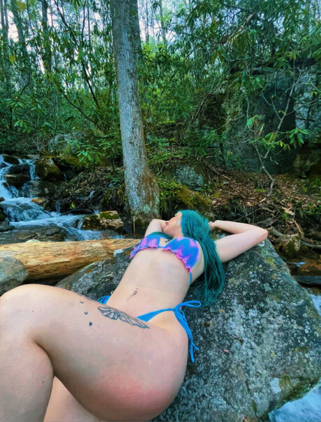 Foto di nudo di fuga di OnlyFans di Cupid Bow 