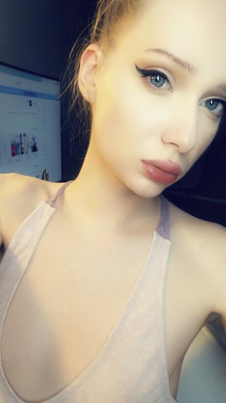 Foto di nudo di fuga di OnlyFans di Eva