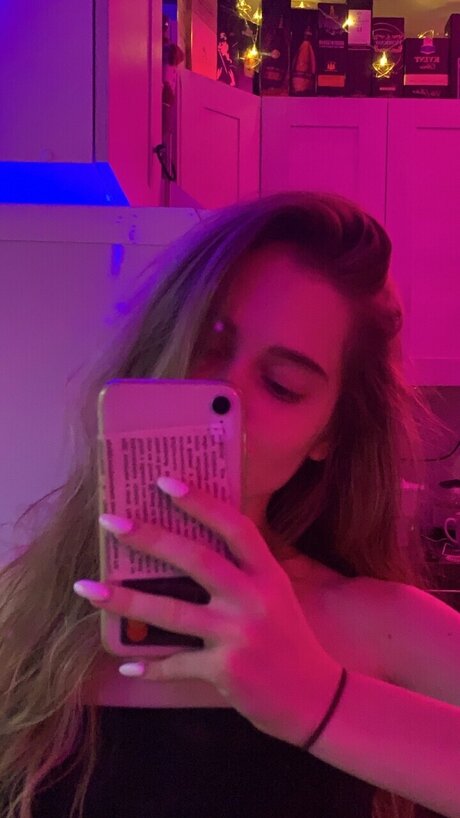 Foto di nudo di fuga di OnlyFans di Ecsodia