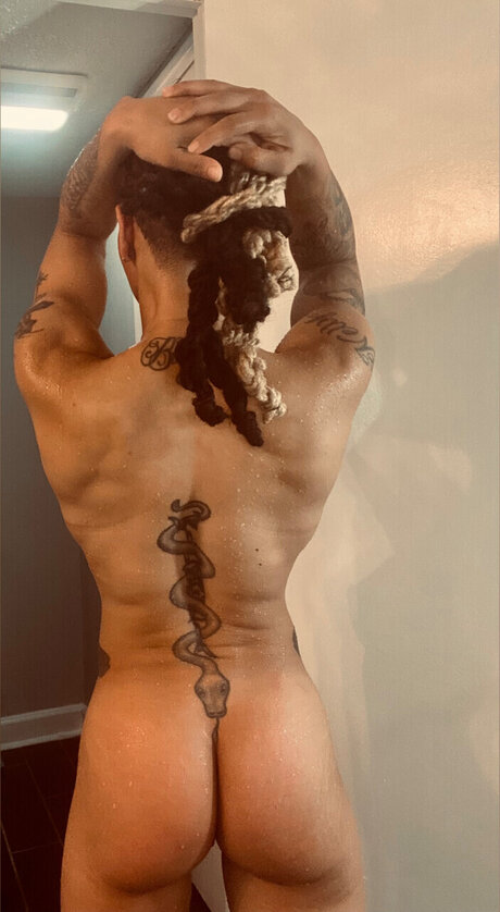 Foto di nudo di fuga di OnlyFans di Nelly