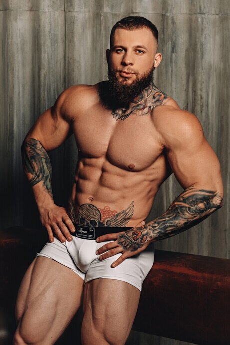 Foto di nudo di fuga di OnlyFans di Oleg Bully