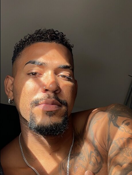 Foto di nudo di fuga di OnlyFans di Branly