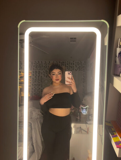 Foto di nudo di fuga di OnlyFans di Angel