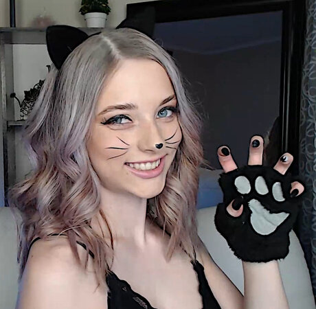 Foto di nudo di fuga di OnlyFans di Katrin 