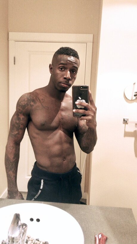 Foto di nudo di fuga di OnlyFans di Chris