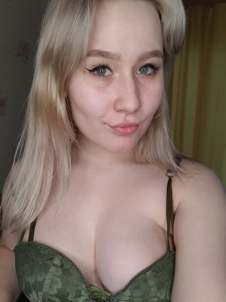 Foto di nudo di fuga di OnlyFans di Naughty Babysitter Greta