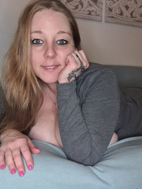 Foto di nudo di fuga di OnlyFans di Jigglingjune