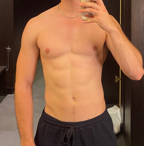 Foto di nudo di fuga di OnlyFans di Max Jason