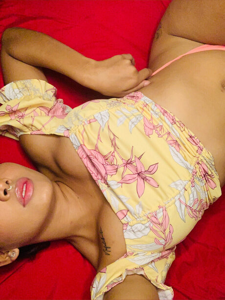 Foto di nudo di fuga di OnlyFans di Luni
