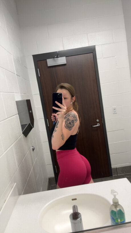 Foto di nudo di fuga di OnlyFans di Jade