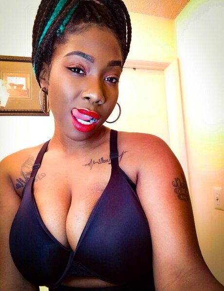 Foto di nudo di fuga di OnlyFans di Melanin Magic