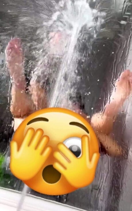 Foto di nudo di fuga di OnlyFans di Beautyampampdabeast