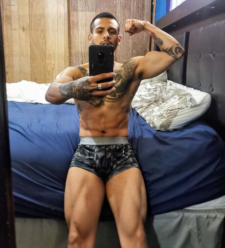 Foto di nudo di fuga di OnlyFans di Paul Arista