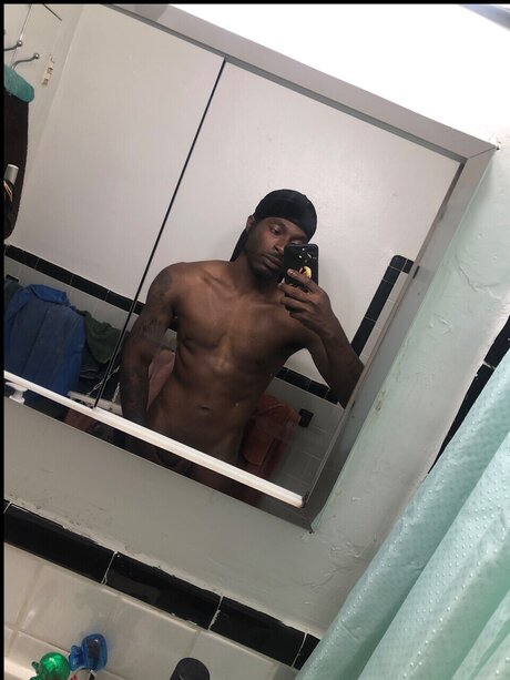Foto di nudo di fuga di OnlyFans di Eazyersaidthandone