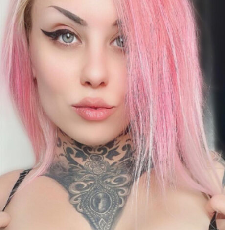 Foto di nudo di fuga di OnlyFans di Ash Cemetery