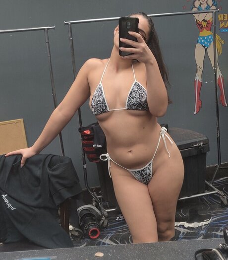 Foto di nudo di fuga di OnlyFans di Lux 