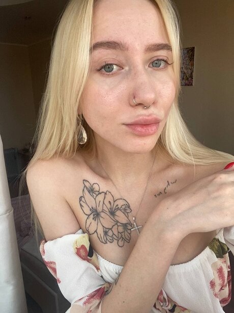 Foto di nudo di fuga di OnlyFans di Vlada