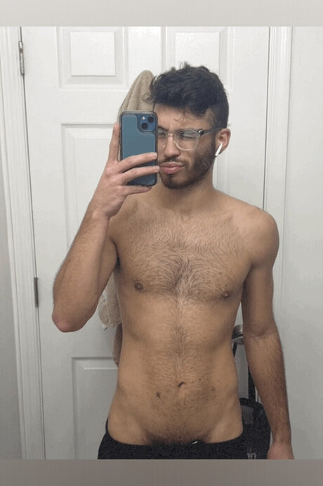 Foto di nudo di fuga di OnlyFans di Latino Fruit