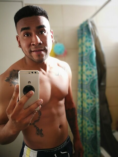 Foto di nudo di fuga di OnlyFans di Latino Gang 