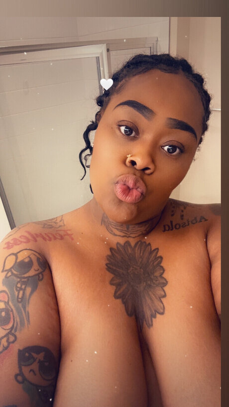 Foto di nudo di fuga di OnlyFans di Too Much To Handle