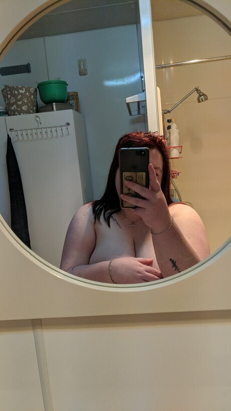 Foto di nudo di fuga di OnlyFans di Crybaby