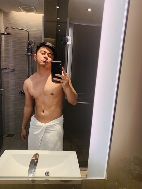 Foto di nudo di fuga di OnlyFans di Yujieboi