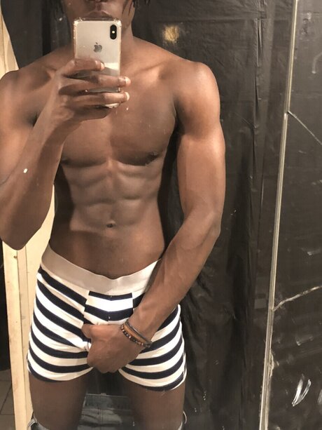 Foto di nudo di fuga di OnlyFans di Iamshiesty