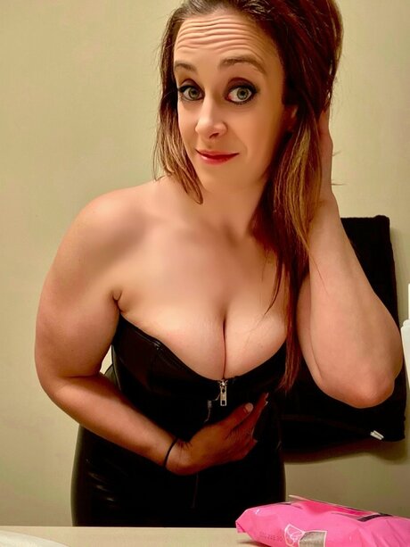 Foto di nudo di fuga di OnlyFans di Linds