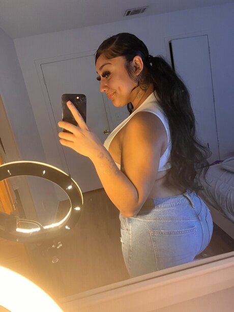 Foto di nudo di fuga di OnlyFans di Jasmine