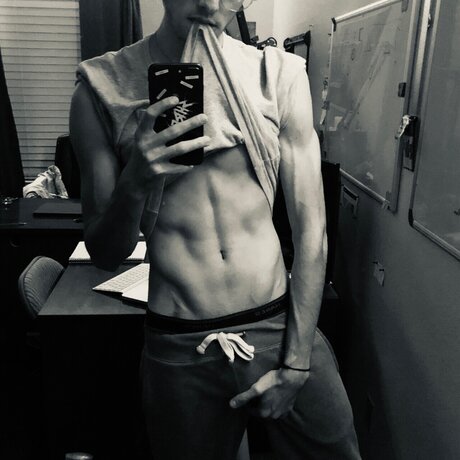 Foto di nudo di fuga di OnlyFans di Luvherboi