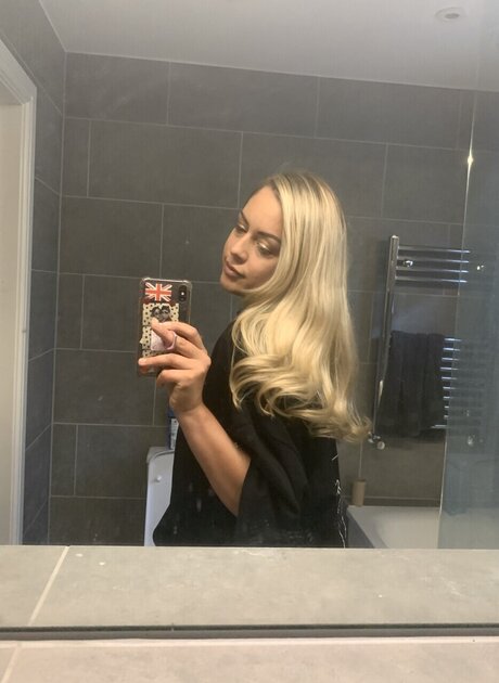 Foto di nudo di fuga di OnlyFans di Georgia
