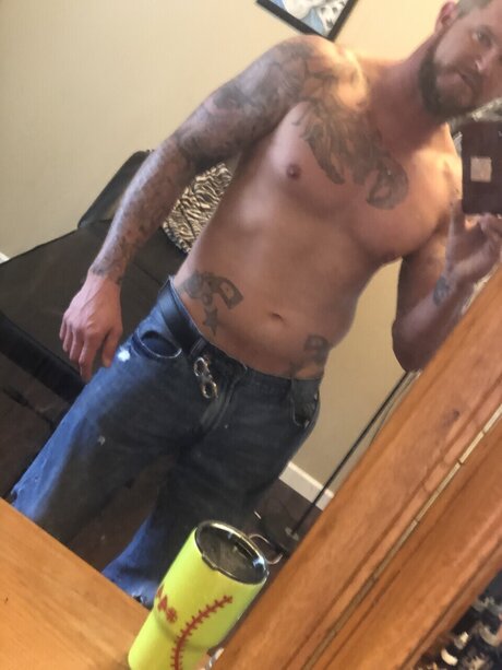 Foto di nudo di fuga di OnlyFans di Bifunguy With Bi Gf
