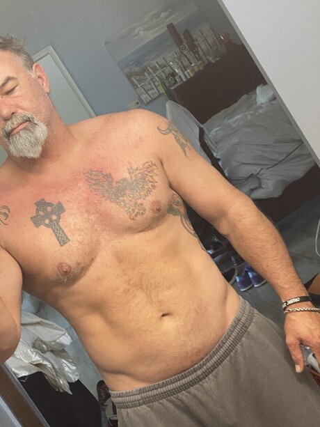 Foto di nudo di fuga di OnlyFans di Silver Fox