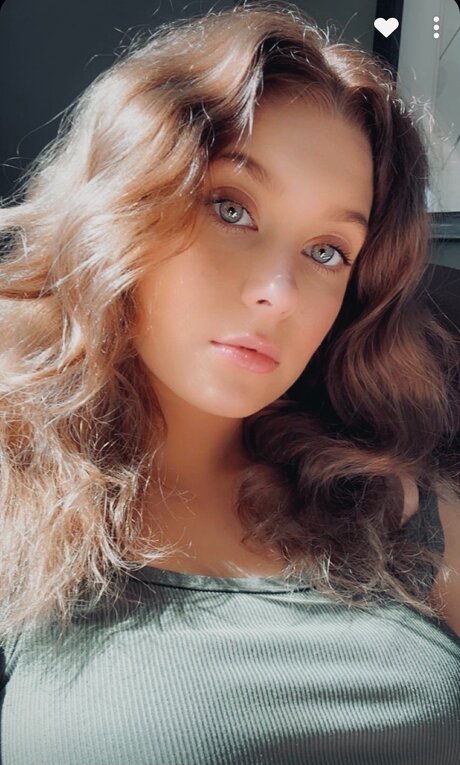 Foto di nudo di fuga di OnlyFans di Ella Blossom